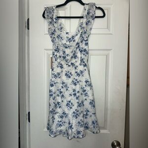 Chic Floral Dress in Blue and White